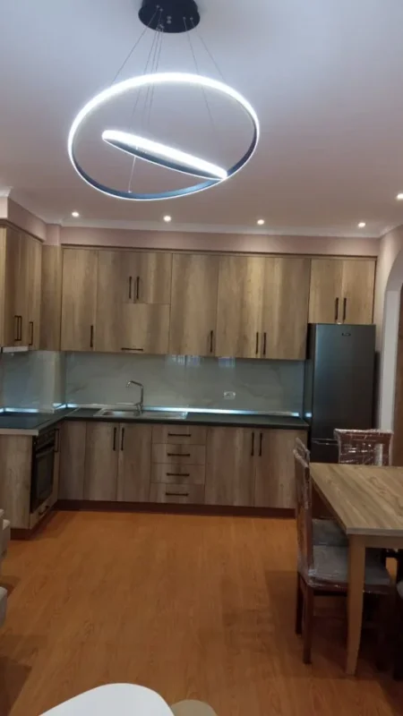 Apartament me qera 1+1 i mobiluar Astir buze rruges kryesore  perballe ozone