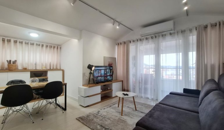 Qera, Apartament 2+1, Komuna e Parisit.