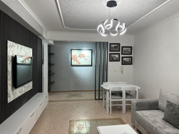 Jepet me qira apartament 2+1+1+ BLLK tek Xhamia Tabakeve