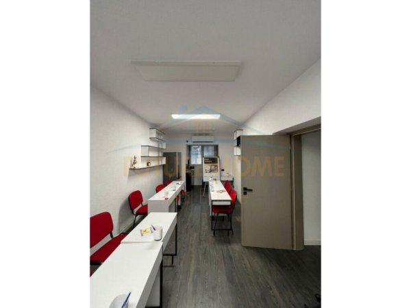 Shitet, Apartament 2+1, 21 Dhjetori, Tiranë.