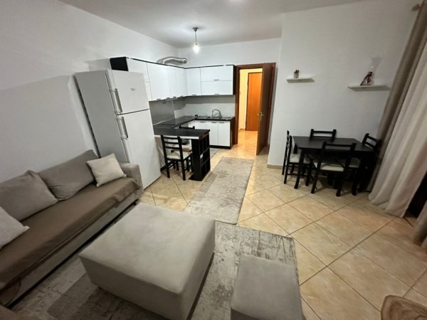 !!Jepet me Qera Apartament 1+1 tek Pazari i Ri, 470 Euro, Super Lokacion!!