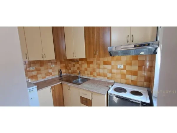 RRUGA KONGRESI I MANASTIRIT, SHESIM APARTAMENT 1+1 PRANE QSUT!! 76 000 euro