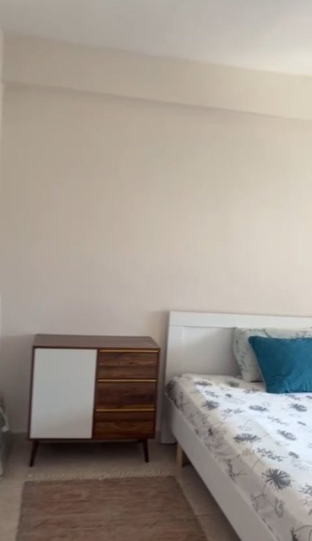 Jepet me qera apartament 1+1, Rruga Fortuzi , prane eco market 400 euro