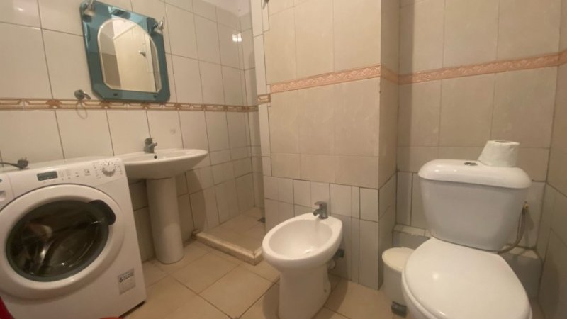 Jepet me qera apartament 1+1 Rruga e Elbasanit , prapa universitetit te gjuheve te huaja 450 euro