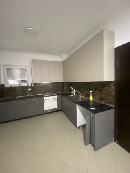 Jepet me qira apartament 2+1, Te Xhamia Kopshti Botanik