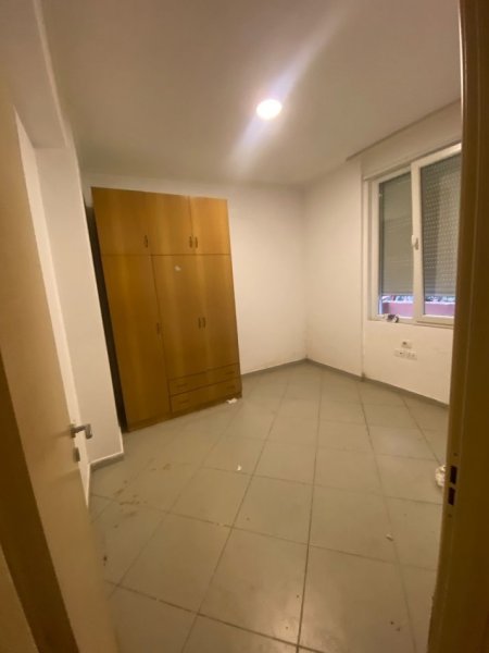 Jepet me qira apartament 2+1, Te Xhamia Kopshti Botanik