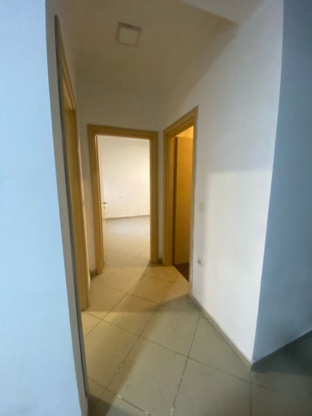 Jepet me qira apartament 2+1, Te Xhamia Kopshti Botanik