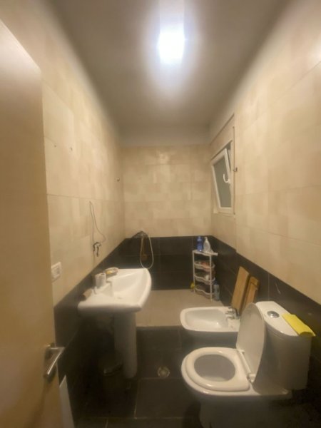 Jepet me qira apartament 2+1, Te Xhamia Kopshti Botanik