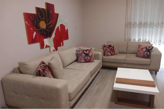 Jepet me qera apartament 2+1 prane Delijorgjit