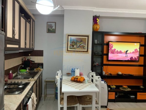 Shitet, Apartament 1+1, Unaza e Re, Tiranë.
74,000 €