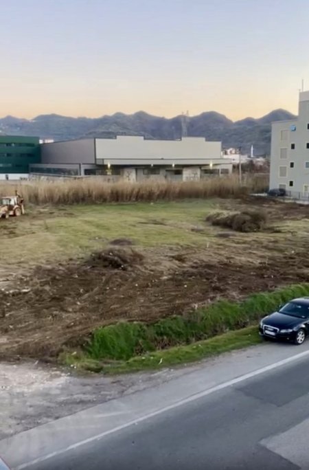 Toke me Qira, Vija e Par Buz Autostrades Tiran-Durres, Marikaj