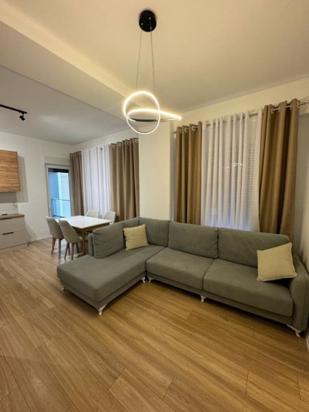 Jepet me qera apartament 3+1+2 i sapoarreduar,21 dhjetori , kompleksi Kontakt 750 euro