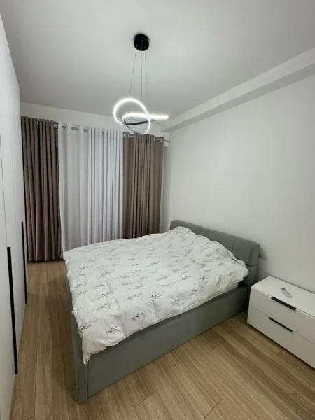 Jepet me qera apartament 3+1+2 i sapoarreduar,21 dhjetori , kompleksi Kontakt 750 euro