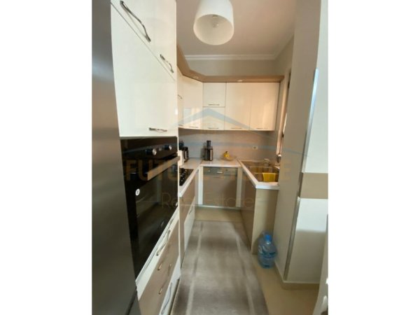 Shitet, Apartament 2+1, Kodra e Diellit, Tiranë.
160,000 €