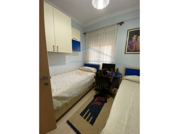 Shitet, Apartament 2+1, Kodra e Diellit, Tiranë.
160,000 €