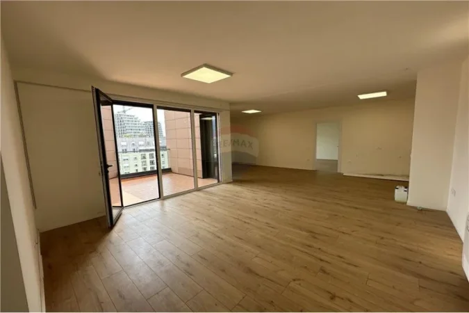 AMBIENT PER QIRA TEK KOMUNA E PARISIT! 180m²