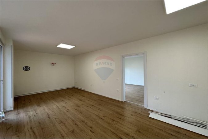 AMBIENT PER QIRA TEK KOMUNA E PARISIT! 180m²