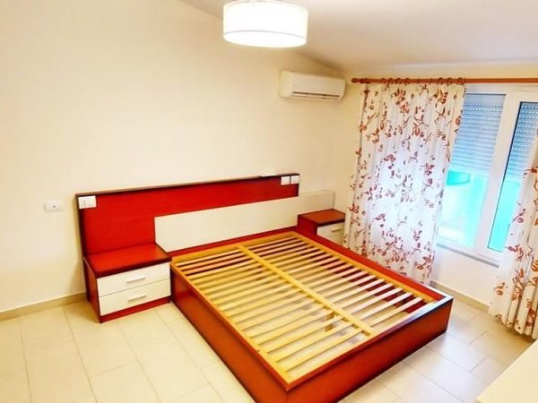 Jepet me gera apartament 2+ 1+2 tualete+ parkim 550 euro/muaj