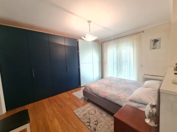 Apartament me Qera Mozaiku Tirane 2+1+2 700 € ne Muaj