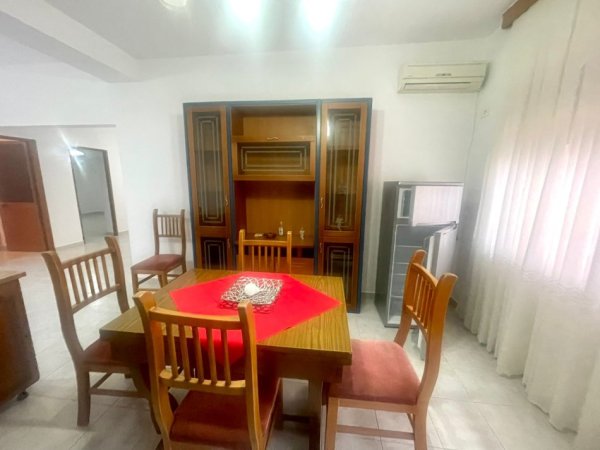 Apartament  3+1+Post Parkimi prane 21 dhjetorit 500 euro