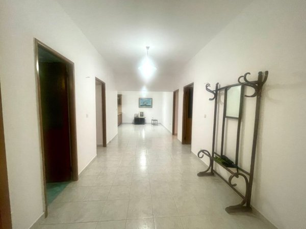 Apartament  3+1+Post Parkimi prane 21 dhjetorit 500 euro