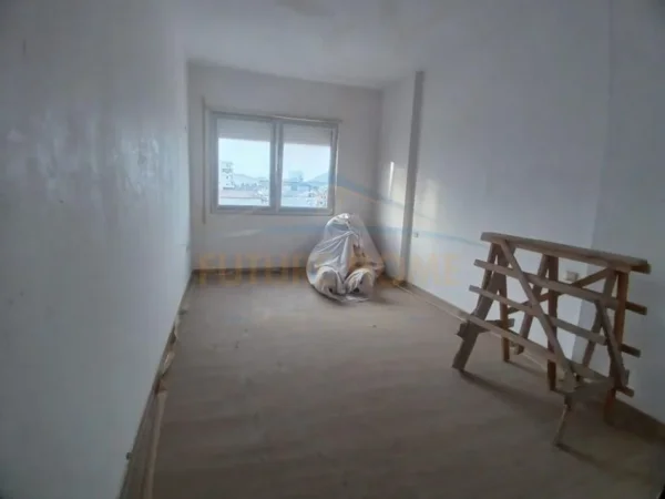 Shitet, Apartament 2+1, prane Hotel Palace, Durres