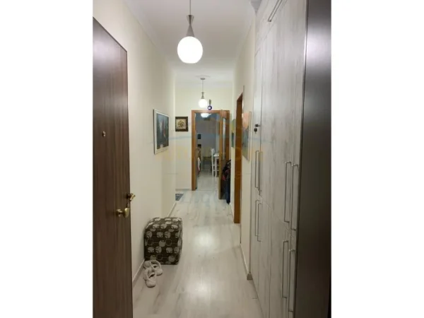 Shitet apartament 1+1 Unaza e re