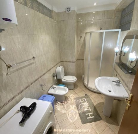 Apartament me Qera 
• Sistemi 1+1 + Ballkon
• Kati 4 Pallat me ashensor,
• Total Mobiluar,
• Kondicioner, Ballkon me orientim nga deti,
• Jepet per afatgjate dhe familjar
🏡Lagja 1,Vollga🏡
• 400€ neto ✅ 
WEB LINK : https://goldkeyrealestate.al/.../DetajetePro.../15473662Post Nr : 15473662
_________