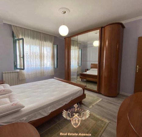 Apartament me Qera 
• Sistemi 1+1 + Ballkon
• Kati 4 Pallat me ashensor,
• Total Mobiluar,
• Kondicioner, Ballkon me orientim nga deti,
• Jepet per afatgjate dhe familjar
🏡Lagja 1,Vollga🏡
• 400€ neto ✅ 
WEB LINK : https://goldkeyrealestate.al/.../DetajetePro.../15473662Post Nr : 15473662
_________