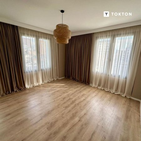 Shitet Apartament 2+1 Tek 21 Dhjetori