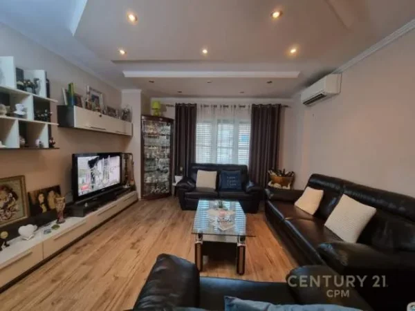 Tirane, jepet me qera apartament 2+1+A+BLK Kati 3, 115 m² 500 Euro (RR E KAVAJES)