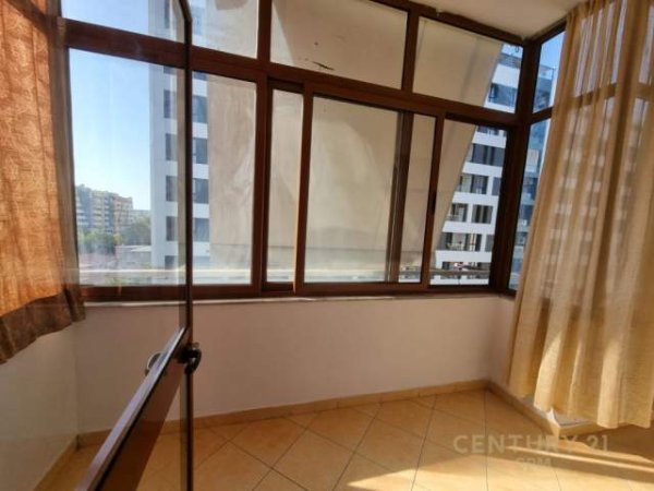 Tirane, jepet me qera apartament 2+1+BLK Kati 6, 117 m² 450 Euro (RR E KAVAJES)