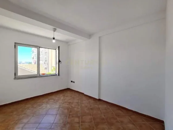 Tirane, jepet me qera apartament 2+1+A+BLK Kati 4, 90 m² 400 Euro (RR NAIM FRASHERI)