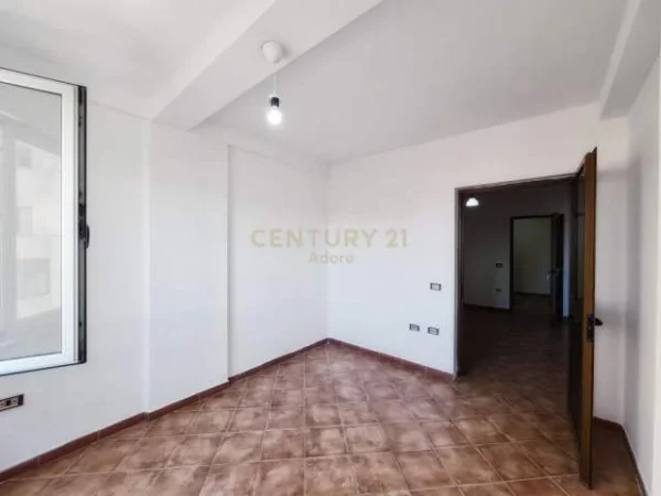 Tirane, jepet me qera apartament 2+1+A+BLK Kati 4, 90 m² 400 Euro (RR NAIM FRASHERI)