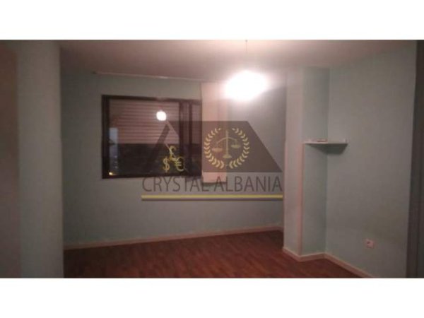 Tirane, jepet me qera apartament 2+1 Kati 1, 100 m² 45.000 Leke