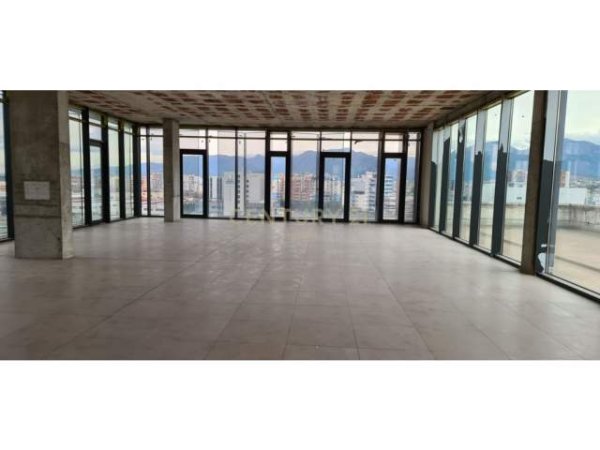 JAPIM ME QIRA BAR LOUNGE (ROOF TOP), TEK CASA ITALIA. Kati 8, 578 m² 4.600 Euro