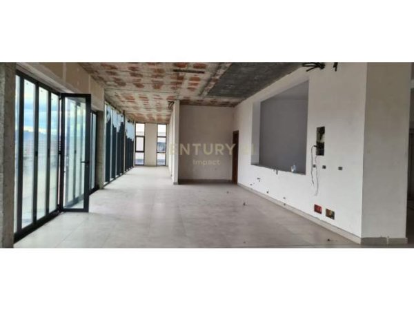 JAPIM ME QIRA BAR LOUNGE (ROOF TOP), TEK CASA ITALIA. Kati 8, 578 m² 4.600 Euro