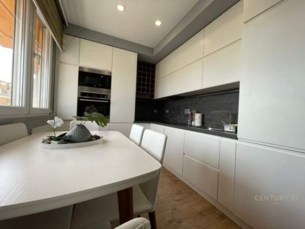 Tirane, jepet me qera apartament 1+1 Kati 7, 92 m² 550 Euro (ambasada gjermane)