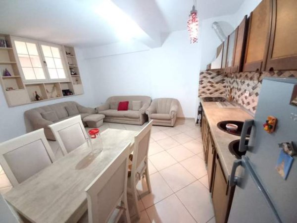Tirane, jepet me qera garsonier 1+1+BLK Kati 3, 65 m² 240 Euro (Kopleksi "Graden City", Dy kullat, Kthesa e Kamzes)