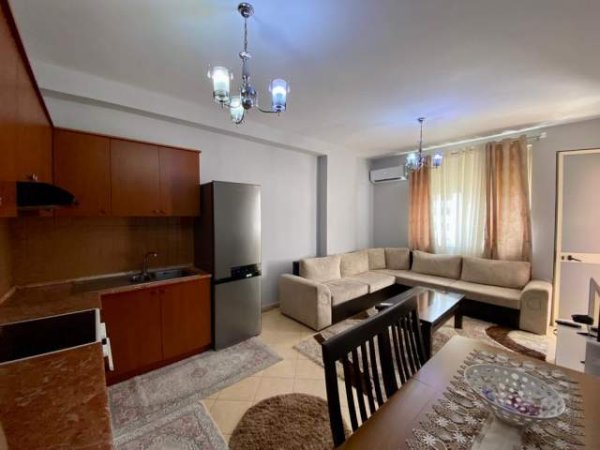 Tirane, jepet me qera apartament 1+1+BLK Kati 3, 65 m² 280 Euro (Vila L)