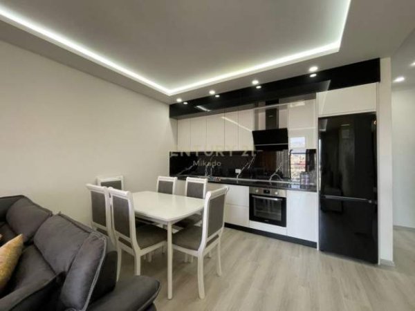 Tirane, jepet me qera apartament 1+1+BLK Kati 7, 65 m² 500 Euro (Unaza e Re)