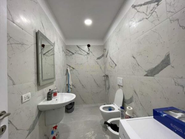Tirane, jepet me qera apartament 1+1+BLK Kati 7, 65 m² 500 Euro (Unaza e Re)