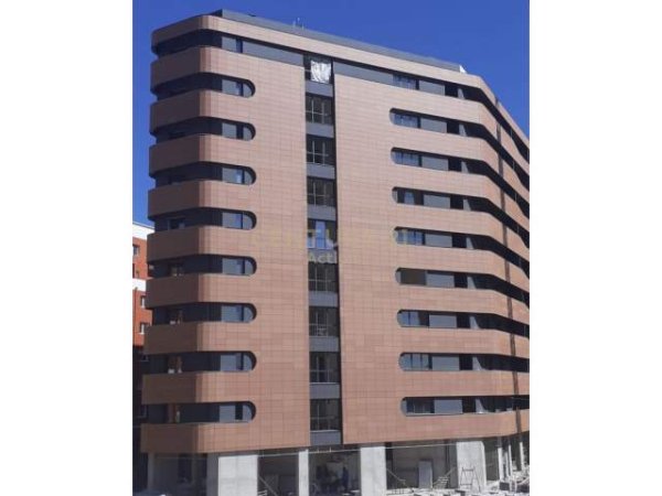 Tirane, jepet me qera Godine 5 kateshe, 175 m² 1.500 Euro (Siri Kodra)