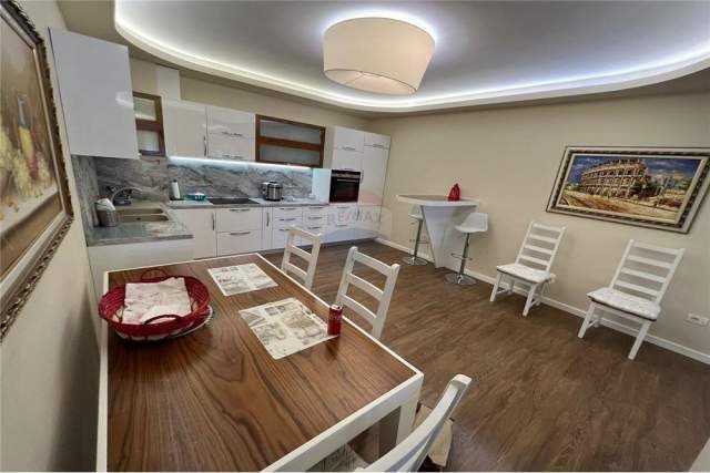 Tirane, jepet me qera apartament 2+1 Kati 7, 119 m² 600 Euro (Rruga e Bogdaneve)