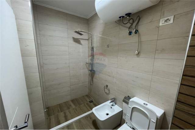 Tirane, jepet me qera apartament 2+1 Kati 7, 119 m² 600 Euro (Rruga e Bogdaneve)