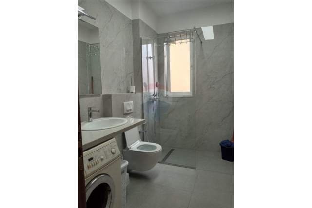 Tirane, jepet me qera apartament 2+1+BLK Kati 3, 94 m² 550 Euro