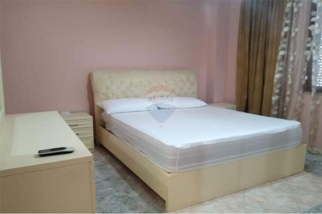 Tirane, jepet me qera apartament 2+1+BLK Kati 3, 94 m² 550 Euro