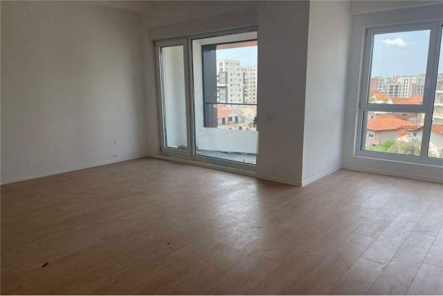 Tirane, jepet me qera zyre Kati 1, 115 m² 550 Euro (Kompleksi kontakt)