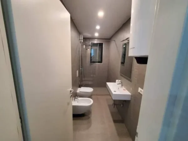 Tirane, jepet me qera apartament 2+1+A+BLK Kati 9, 110 m² 65.000 Leke (Rruga e Kavajes)