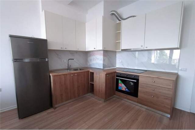 Tirane, jepet me qera apartament 1+1 60 m² 400 Euro (Kompleksi Magnet)